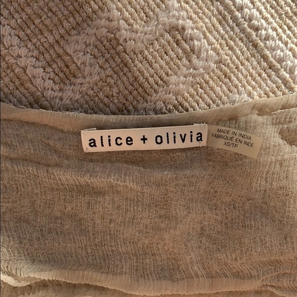 blouse - Picture 3 of 3